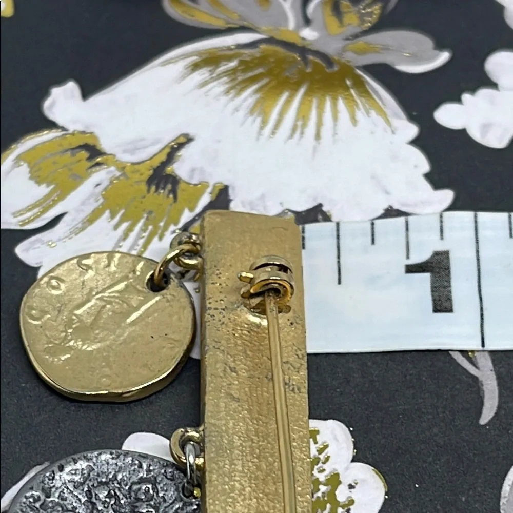 N/A elegant gold